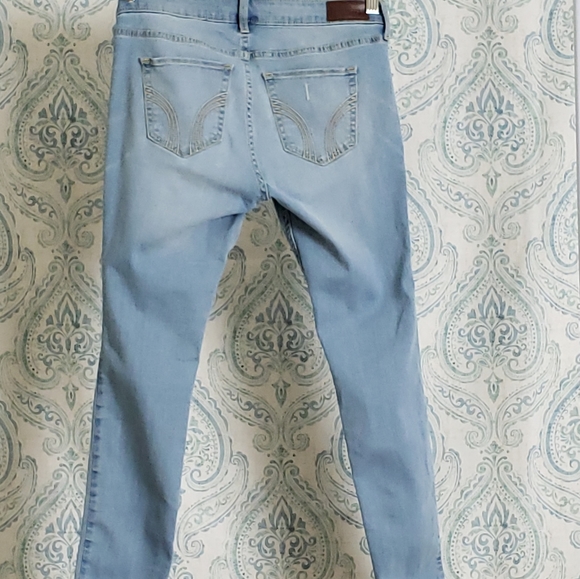 Hollister Distressed Jeans - Picture 2 of 4